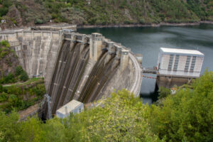 Hydroelectric plant